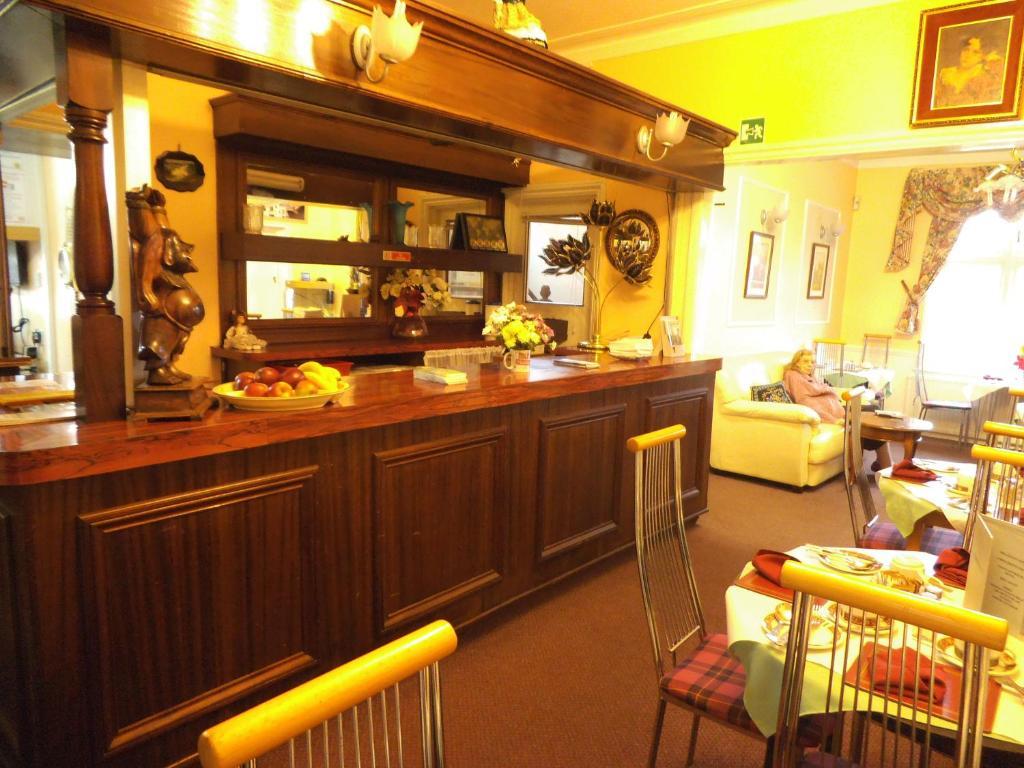 Fountain House Hotel Хейс Экстерьер фото
