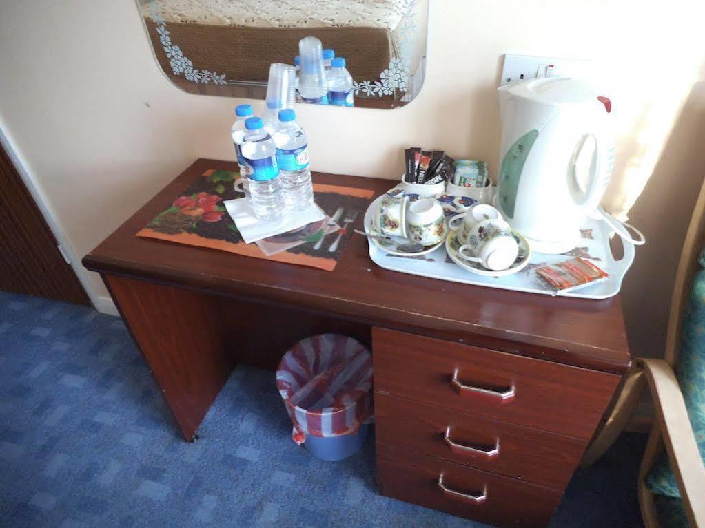 Fountain House Hotel Хейс Экстерьер фото
